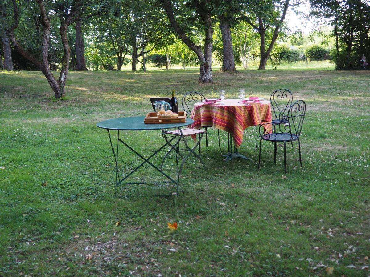 La grange Bed & Breakfast Alluyes Bagian luar foto